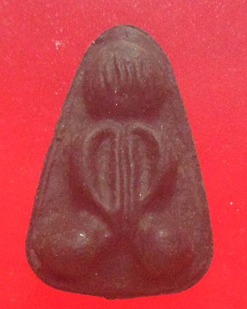 พระปิดตา พ่อท่านยกห้อง วัดสลักป่าใหม่ อ.สิงหนคร จ.สงขลา เนื้อดำ ฝังตะกรุด องค์ที่2