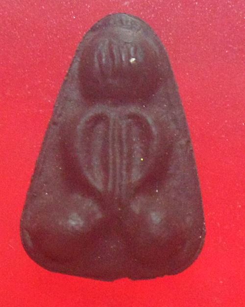 พระปิดตา พ่อท่านยกห้อง วัดสลักป่าใหม่ อ.สิงหนคร จ.สงขลา เนื้อดำ ฝังตะกรุด องค์ที่6