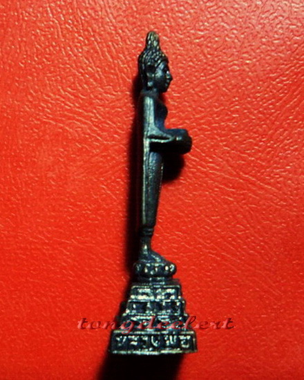 รูปหล่อหลวงพ่อวัดบ้านแหลม หลวงปู่หลิว ปี 2539 ขนาดห้อยคอ พิมพ์เล็ก หายาก สวยมากค่ะ