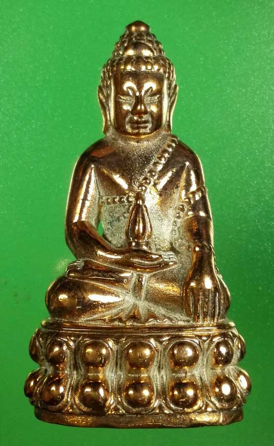 พระกริ่งนเรศวรเพ็ชรกลับ ปี 2544 กองทัพภาคที่ 3 พิษณุโลก เนื้อนวโลหะผิวไฟฐานดำแปลกดี เลข 2342 กล่องเด