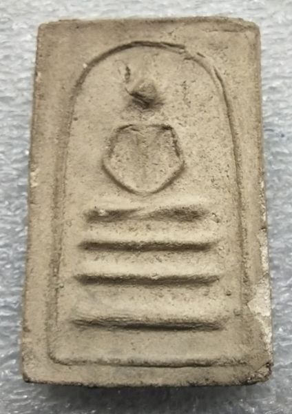 พระสมเด็จพิมพ์จัมโบ้ฝังตระกรุด2ดอกหลวงปู่นาค วัดระฆังนิยมครับ