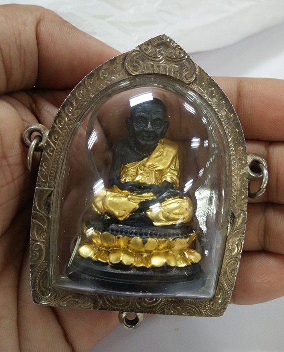 หลวงปู่ทวดนั่งบัวลอยองค์ขนาดตั้งหน้ารถ หน้าตัก 1 นิ้ว ที่ระลึกกฐินสามัคคี วัดโคกโดน จ.พัทลุง .2555