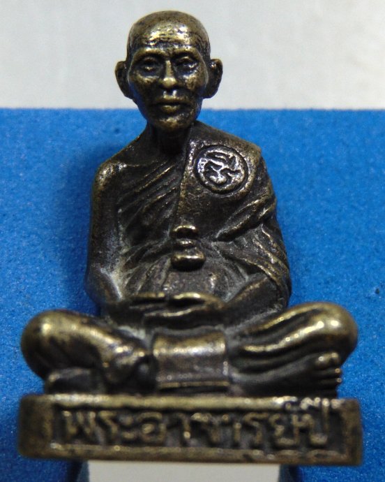 รูปหล่อพระอาจารย์ปี วัดกระโดงทอง จ อยุธยา