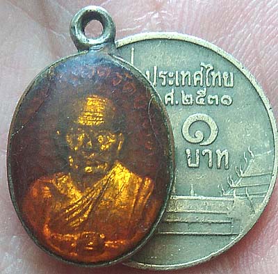 เหรียญเม็ดแตง หลวงปู่ทวด วัดช้างให้ ปี2522 เคลือบเรซิ่น
