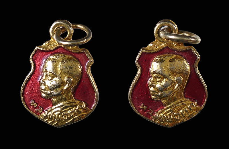 30บาท....เหรียญหลวงพ่อคูณหันข้าง ลงยาแดง...417