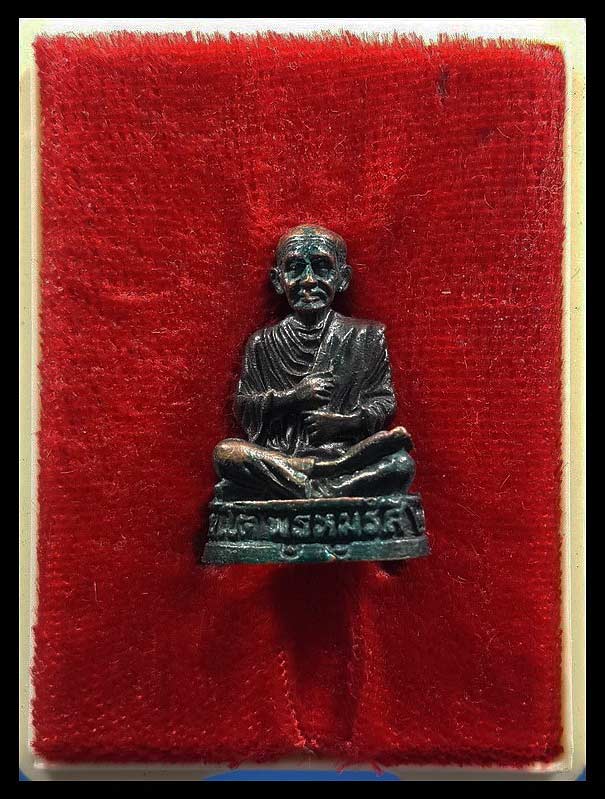 รูปหล่อสมเด็จพระพุฒาจารย์โต รุ่นสร้างกุฏิชินบัญชร วัดอินทรวิหาร บางขุนพรหม กรุงเทพฯ ปี45 เนื้อนวโลหะ