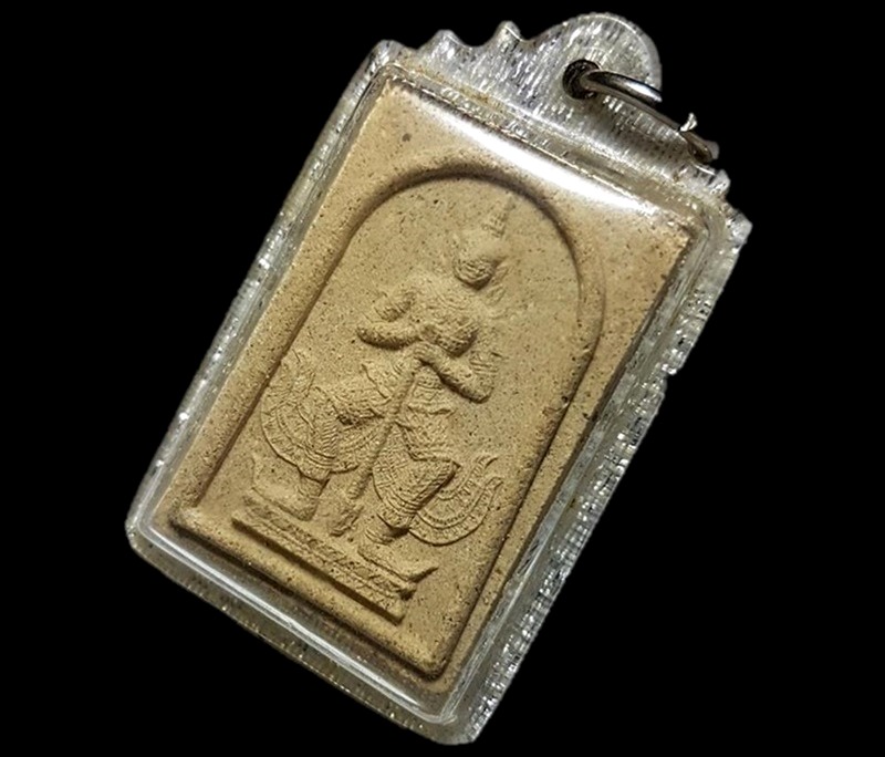 พระผงท้าวเวชสุวรรณ เนื้อผงพรายกุมาร หลังตะกรุดทองแดง หลวงพ่อสาคร วัดหนองกรับ ปี 48 สวยๆ