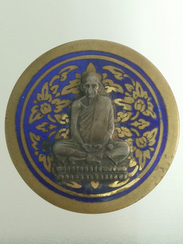 ตลับสีผึ้ง หลวงพ่อเดิม เนื้อทองเหลืองลงถมยา มีจาร (ไม่ทราบวัดที่ทำครับ)
