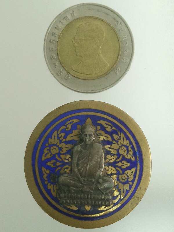 ตลับสีผึ้ง หลวงพ่อเดิม เนื้อทองเหลืองลงถมยา มีจาร (ไม่ทราบวัดที่ทำครับ)
