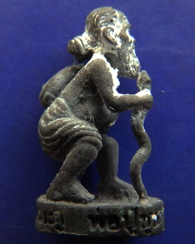 11.พ่อปู่ชูชกเทพขอได้ รุ่นแรก หลวงปู่คำบุ วัดกุดชมภู พ.ศ. 2553 เนื้อทองทิพย์ ยิงโค๊ด-เลข พร้อมกล่อง