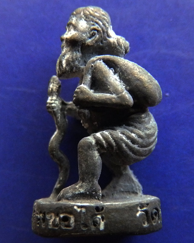 11.พ่อปู่ชูชกเทพขอได้ รุ่นแรก หลวงปู่คำบุ วัดกุดชมภู พ.ศ. 2553 เนื้อทองทิพย์ ยิงโค๊ด-เลข พร้อมกล่อง