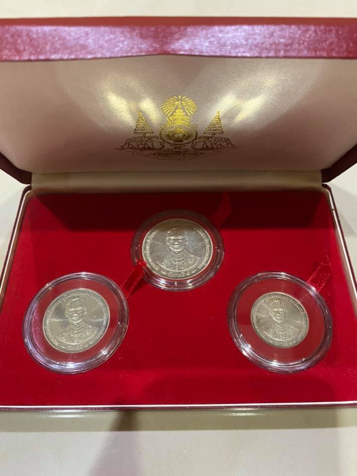 เหรียญที่ระลึกฉลองสิริราชสมบัติครบ50ปี กาญจนาภิเษก เนื้อเงินครบชุด พร้อมกล่อง