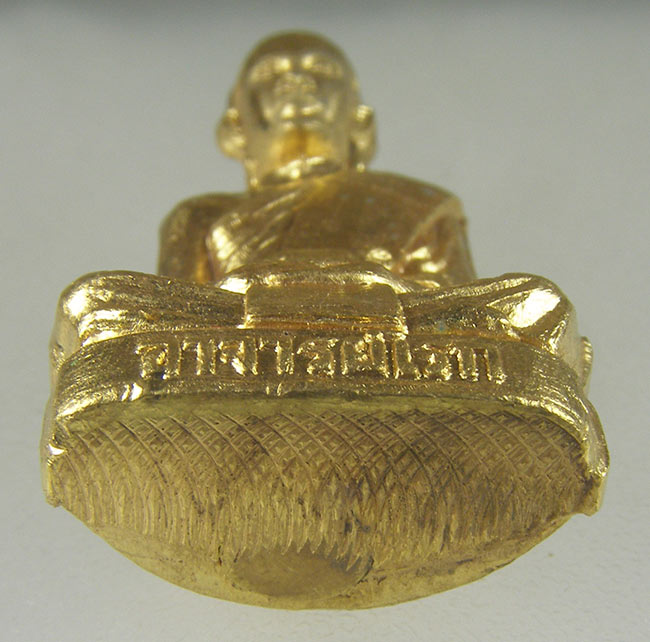 รูปเหมือนปั๊ม เนื้อฝาบาตรกะหลั่ยทอง รุ่นแรก พระอาจารย์ดิเรก วัดหนองทราย สุพรรณบุรี 