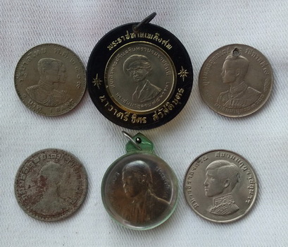 วัดใจ...รวมเหรียญ ๑ บาท ๖ เหรียญ