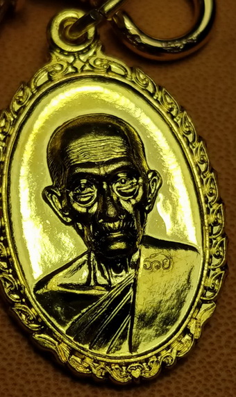 เหรียญหลวงพ่อรวย60 2 เหรียญ สวย