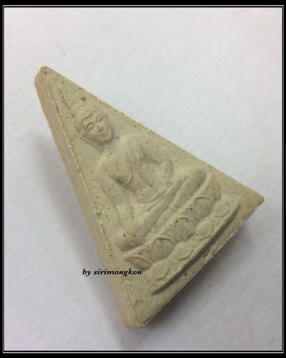 พระสมเด็จจิตรลดา หลัง ภปร เนื้อผงจิตรลดาผสมเส้นพระเจ้า วัดบวรนิเวศวิหาร ปี29 กล่องเดิม