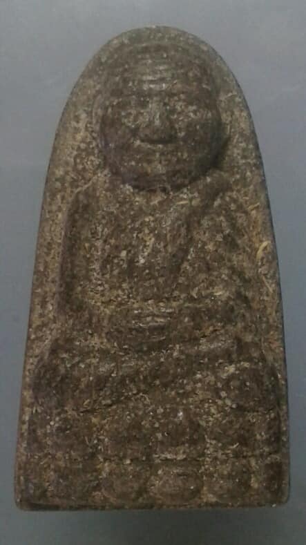 พระหลวงปู่ทวดเนื้อว่านหลังยันต์ ด้านหลังมีอักษร น.ว.ล   เคาะเดียวครับ