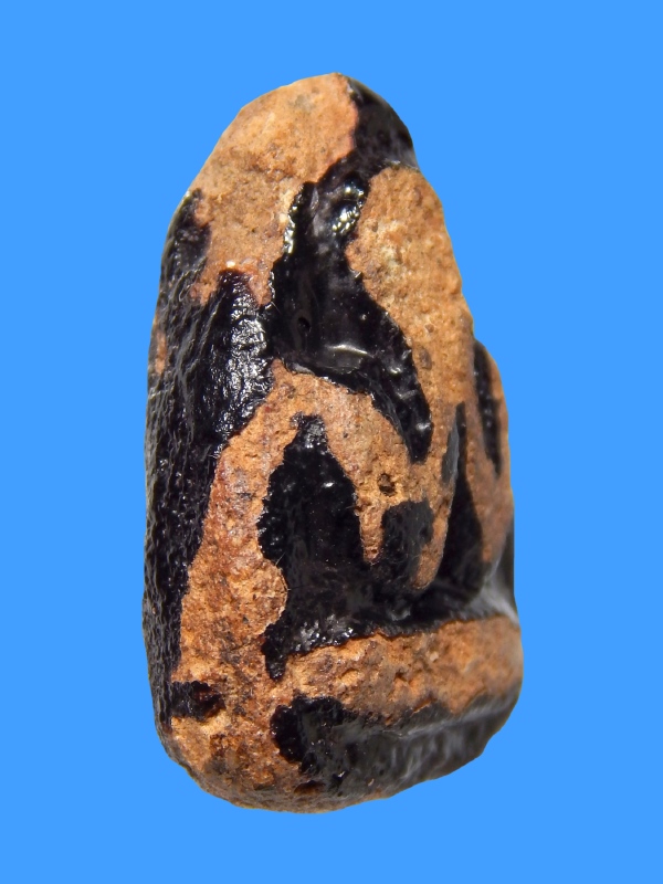 พระปิดตา หลวงปู่ยิ้ม วัดหนองบัว พิมพ์ต้อ (พิมพ์แข้งหมอน) No.07 เนื้อผงพุทธคุณ จุ่มรัก