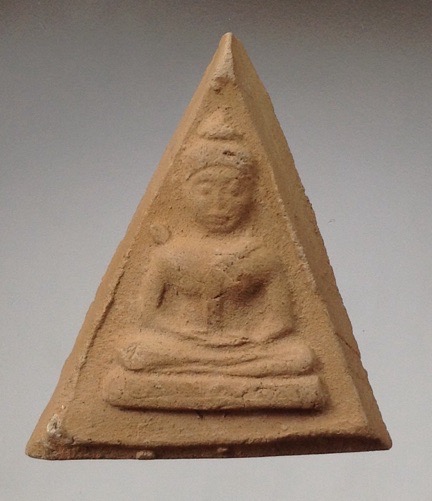 พระเนื้อดินเผา หลวงปู่นาม วัดน้อยชมภู่ จ.สุพรรณบุรี พิมพ์นางไหล่จุด พระยุคแรกๆ หายาก