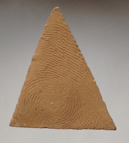 พระเนื้อดินเผา หลวงปู่นาม วัดน้อยชมภู่ จ.สุพรรณบุรี พิมพ์นางไหล่จุด พระยุคแรกๆ หายาก