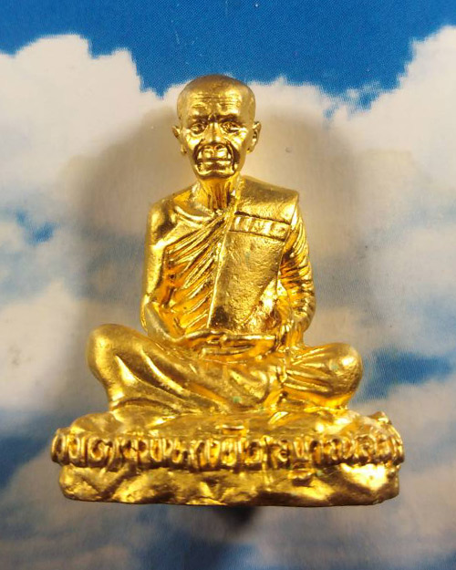 รูปหล่อที่ระลึกงานเทฉัตรทองคำเจดีย์หลวงตามหาบัว เนื้อชุบทองฐานอุดผงอังคาร
