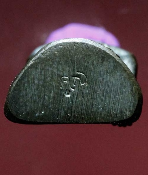 พระชัยวัฒน์ รุ่นมหาบารมี หลวงพ่อคูณ ออกวัดแจ้งนอก ปี2536 เนื้อนวะ ตอกโค๊ต คูณ ใต้ฐาน..เคาะเดียวแดง..