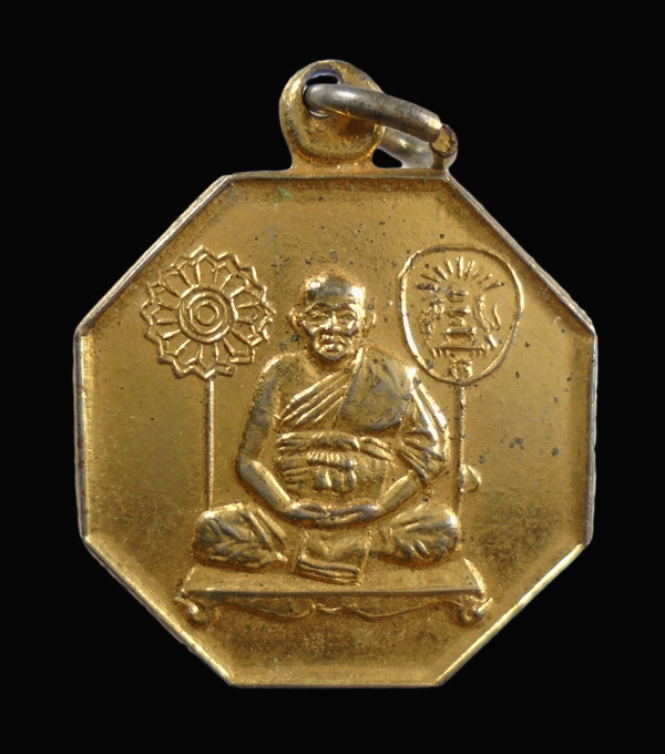 30บาท...เหรียญหลวงพ่อเงิน วัดบางคลาน เหรียญพิมพ์แปดเหลี่ยมกะไหล่ทอง รุ่นศิษย์สร้างถวาย...388