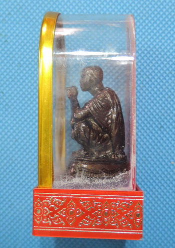 250 บาท พระบูชาหลวงพ่อคูณ ตั้งหน้ารถ รุ่นเอกลักษณ์ปริสุทโธ ปี36 เนื้อโลหะรมมันปู หายากแล้วครับ