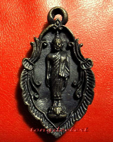 เหรียญหล่อใบสาเก พระพุทธเจ้าปางเปิดโลก หลวงปู่หลิว วัดไร่แตงทอง ปี 2539 สวยมากค่ะ