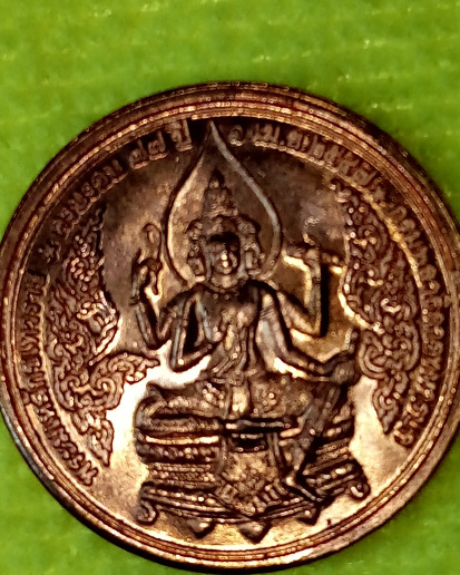 เหรียญหลวงพ่อคูณปี2547จำนวน6เหรียญเนื้อทองแดงผิวไฟสวยกิ๊บพร้อมกล่องใส่สวยๆพระดีปีลึกๆไว้แจกปีใหม่