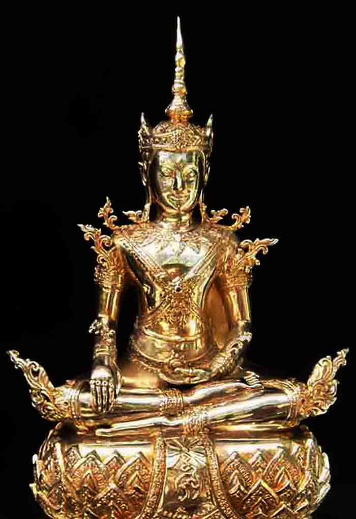 พระพุทธรูปปางโปรดพญาชมพูบดีหรือปางทรงเครื่องจักรพรรดิ เนื้อทองเหลืองขัดมันปัดทอง