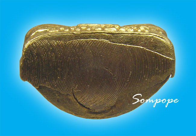 หล่อปั๊มรุ่นแรก เนื้อฝาบาตรกะหลั่ยทอง บล็อคนวะ พระอาจารย์ดิเรก วัดหนองทราย สุพรรณบุรี