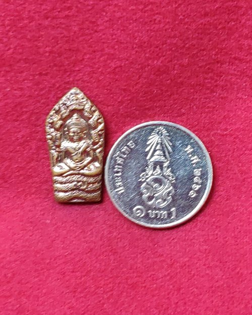 พระปรกใบมะขามหลวงปู่ม่น หลังตอกโค๊ต ปี37 วัดเนินตามาก จ.ชลบุรี