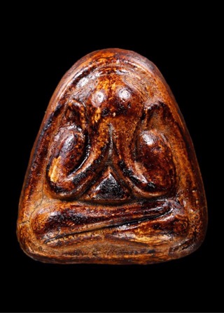 พระปิดตาพิมพ์หน้าโด่ หลวงพ่อปาน วัดเครือวัลย์