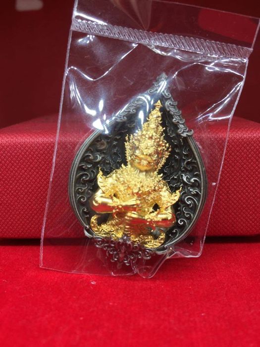 เหรียญหล่อท้าวเวสสุวรรณ เนื้อไวท์บรอนซ์รมซาตินองค์ชุบทอง หลวงพ่อวิจิตร 