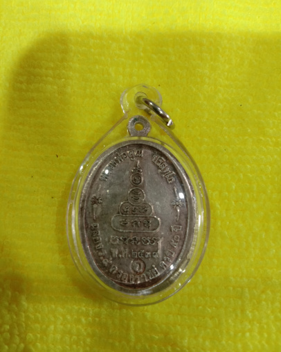 หลวงพ่อคูณ"รุ่นเพื่อชีวิตเนื้อเงินลงยา"เลี่ยมพร้อมใช้"