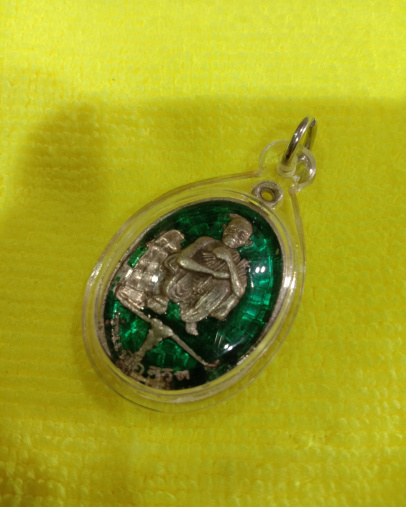 หลวงพ่อคูณ"รุ่นเพื่อชีวิตเนื้อเงินลงยา"เลี่ยมพร้อมใช้"