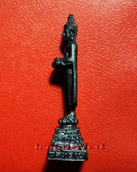 รูปหล่อหลวงพ่อวัดบ้านแหลม หลวงปู่หลิว ปี 2539 ขนาดห้อยคอ พิมพ์เล็ก หายาก สวยมากค่ะ