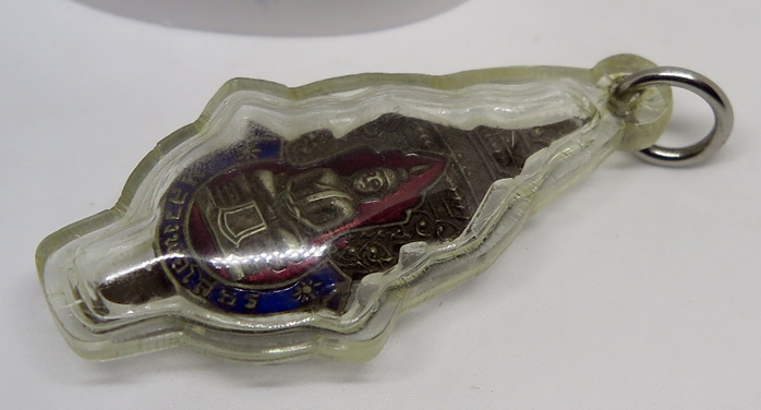 แหนบหลวงพ่อโสธร เนื้อเงินลงยาสองสีเลี่ยมสวยพร้อมใช้ครับ