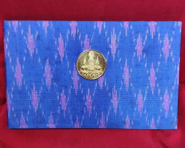 ธนบัตรที่ระลึก500บาท ฉลองสิริราชสมบัติครบ50ปี พ.ศ.2539 ปกผ้าไหม