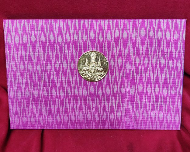 ธนบัตรที่ระลึก500บาท ฉลองสิริราชสมบัติครบ50ปี พ.ศ.2539 ปกผ้าไหม