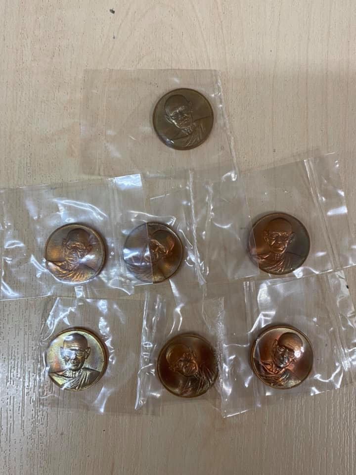 เหรียญสมเด็จโต122ปี วัดระฆัง ขนาด2.1ซม. สภาพสวยเดิมๆในซีลเดิมๆ 17เหรียญ