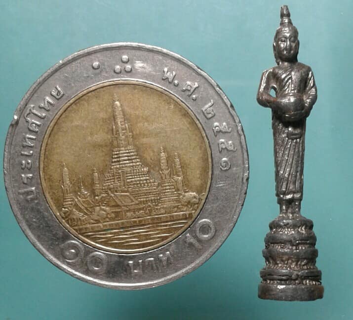 พระพุทธอุ้มบาตร กะไหล่เงิน ไม่ทราบที่  เคาะเดียวครับ 