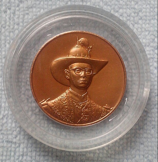 เหรียญที่ระลึกทองแดงพ่นทรายมหามงคลเฉลิมพระชนมพรรษา 6 รอบ พ.ศ.2542