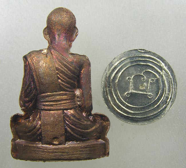 รูปเหมือนปั๊มรุ่นแรก เนื้อทองแดงผิวรุ้ง + ปิดตาสามเกลอ เนื้ออัลปาก้า พระอาจารย์ดิเรก วัดหนองทราย 