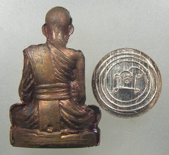 รูปเหมือนปั๊มรุ่นแรก เนื้อทองแดงผิวรุ้ง+ปิดตาสามเกลอ เนื้อทองแดงพรายเงิน พระอาจารย์ดิเรก วัดหนองทราย