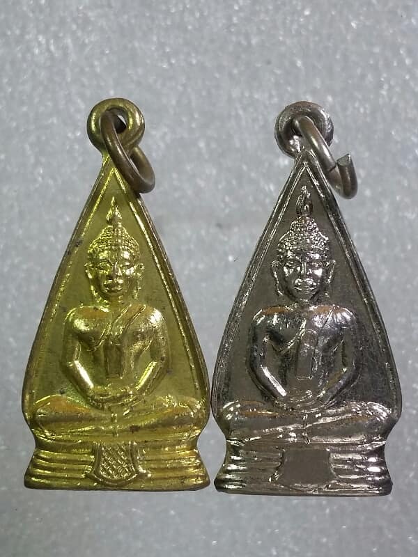 เหรียญหลวงพ่อโสธร กะไหล่ 2 เหรียญ     เคาะเดียวครับ