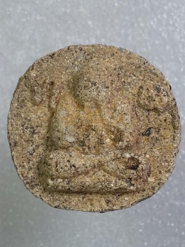 พระปิดตาเนื้อผง  ไม่ทราบวัด 