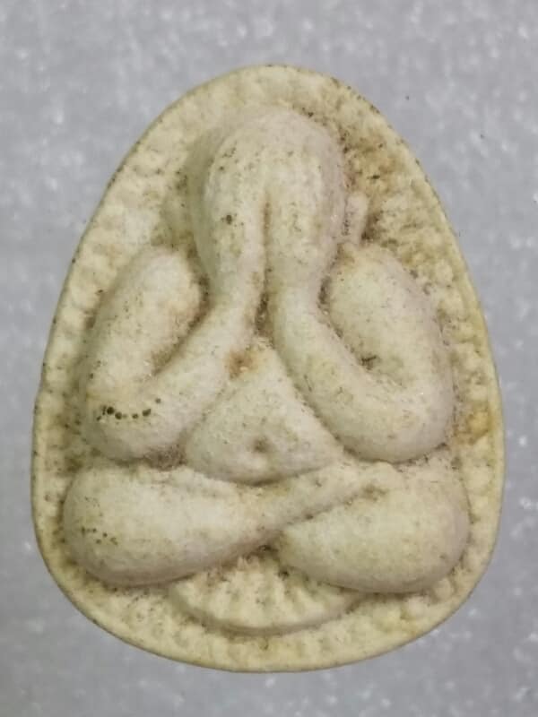 พระปิดตาเนื้อผง วัดชัยพฤกษ์ ลพบุรี ปี ๓๕  เคาะเดียวครับ