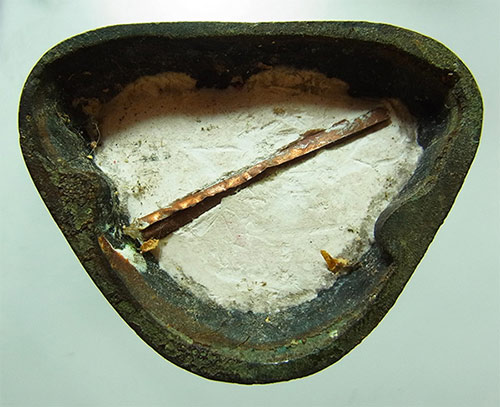 รูปหล่อ หลวงพ่อไสว วัดปรีดาราม หน้าตัก 1.5 นิ้ว ฐานล่างเกือบ 2 นิ้ว ก้นฝังตะกรุด หายาก